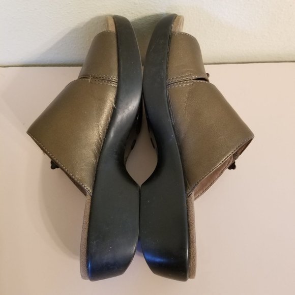 Dansko 37 Metallic Leather Bronze Sand Dollar Wedge Sandal Leather Comfort DONNA - Picture 11 of 11